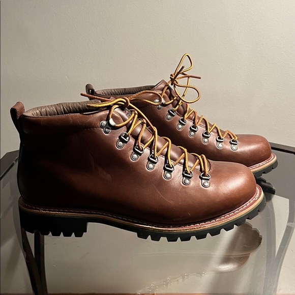 New without TagEddie Bauer size 14 K-6 Leather Hiking Boots